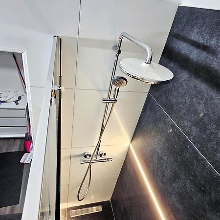 פיטסטי Spoil Yourself With Style, Comfort And Luxury - Tony'S Studios Luxury מראה חיצוני תמונה